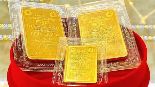 Giá vàng trong nước đảo chiều tăng tới 1,5 triệu đồng mỗi lượng. (Ảnh: Vietnam+)