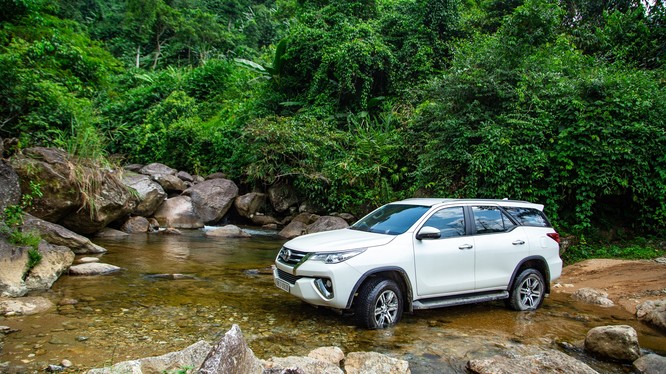 Xe Fortuner.