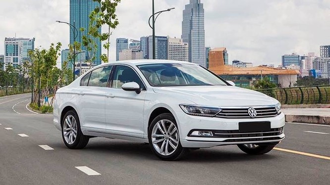 Wolkswagen Passat giảm giá sâu 177 triệu đồng