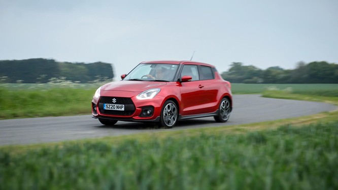 Dù đẩy mạnh quảng cáo, Suzuki Swift vẫn ế ẩm 