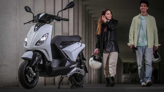 Piaggio giới thiệu xe máy điện Piaggio One, hơn 85Km cho một lần sạc, tốc độ tối đa lên đến 65Km/h