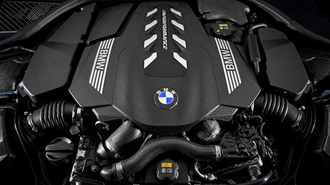 BMW sẽ không vội khai tử các mẫu xe động cơ đốt trong