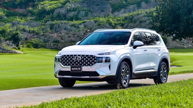 Santa Fe là mẫu xe bán 'chạy' nhất của Hyundai trong tháng 11/2021