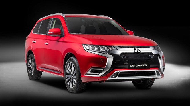 Mitsubishi Outlander nâng cấp 14 điểm, giá không đổi