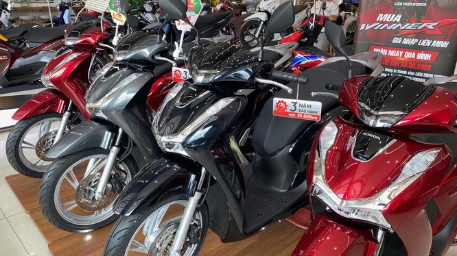 Honda tăng giá niêm yết nhiều dòng xe máy từ tháng 04