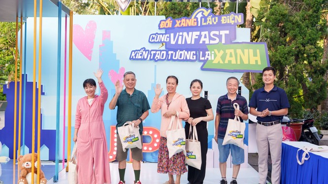 Sự kiện “Đổi xăng lấy điện” thu hút sự quan tâm của đông đảo người dân ở Hải Phòng và Đà Nẵng.