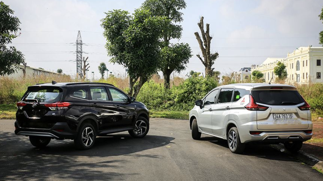 Vượt 400 ngàn xe, thị trường ô tô Việt Nam ghi kỷ lục. 