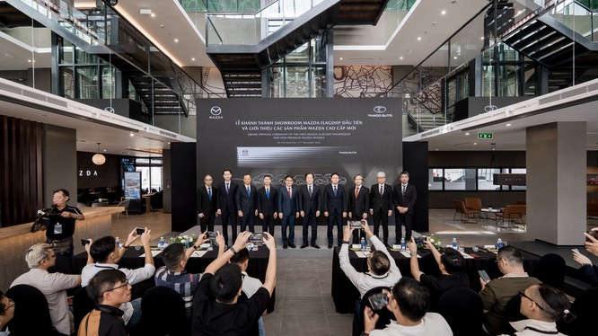 Lễ khánh thành showroom Mazda flagship đầu tiên và giới thiệu các sản phẩm Mazda cao cấp mới