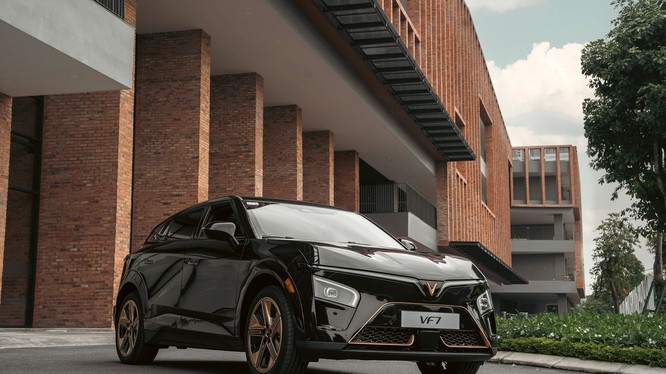 Mang câu hỏi “VinFast VF 7 có đáng mua không” đi gặp chuyên gia và đây là câu trả lời