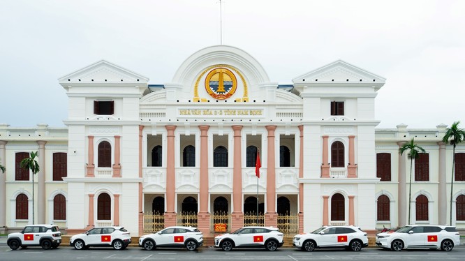 Vinfast tặng 100.000 bộ decal Quốc kỳ - Mừng 80 năm Quốc khánh