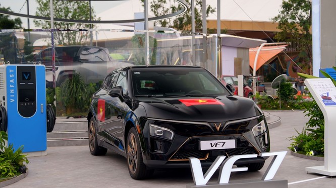 VinFast VF 7: “Siêu xe” chinh phục người trẻ bằng cả hiệu suất lẫn chi phí