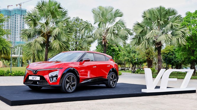 VinFast chính thức nhận đặt cọc xe VF7: Uu đãi 30 triệu cho khách hàng tiên phong