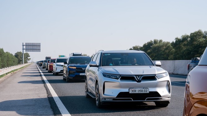 Chủ xe điện VinFast phản hồi quảng đường di chuyển thực tế mỗi lần sạc đầy sát với công bố từ hãng.