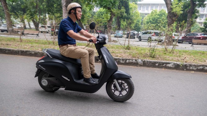 “Với khoảng 20 triệu đồng, tôi chỉ có thể mua cho con gái một chiếc xe tay ga đã qua sử dụng”, anh Hoàng thừa nhận.