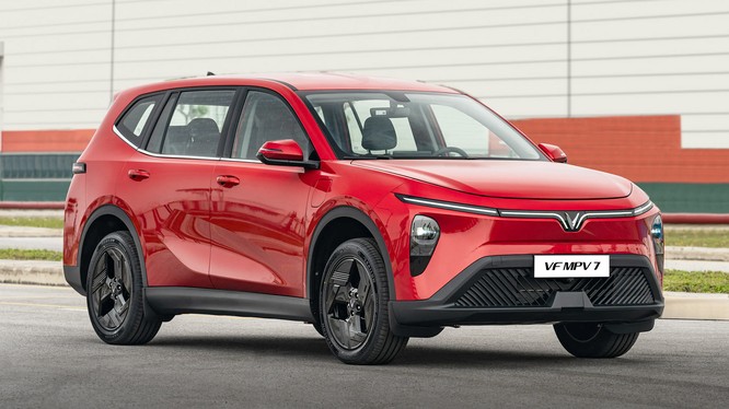 VF MPV 7 khiến người dùng bất ngờ: Chở đủ 7 người vẫn êm, nhấn ga là “đã” 