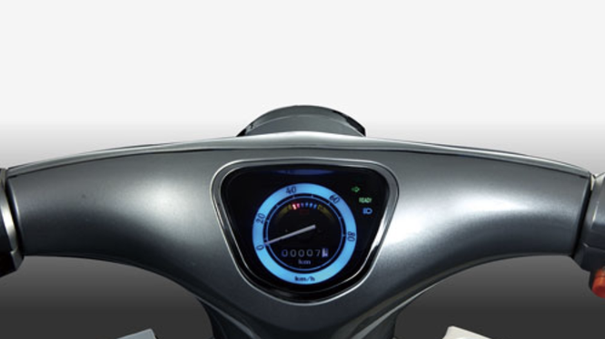 Xe máy điện 'nhái' Honda Super Cub, phạm vi hoạt động 120 km/lần sạc