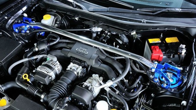 Từ thanh cân bằng Strut Bar lắp trên xe hơi đến chuyện mật độ mối hàn trên khung xe Vinfast 