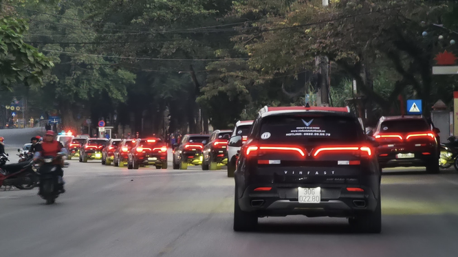 Vinfast ưu đãi khủng, Lux A2.0 rẻ hơn Honda Civic 