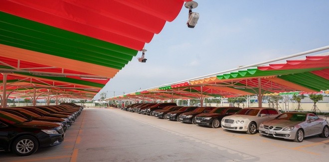 Đại gia Việt bán Porsche, Mercedes đổi lấy ô tô VinFast