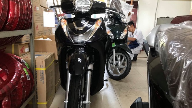 Giá bán Honda SH Mode 2021 tại các đại lý cao hơn giá niêm yết từ 7 đến 14 triệu đồng