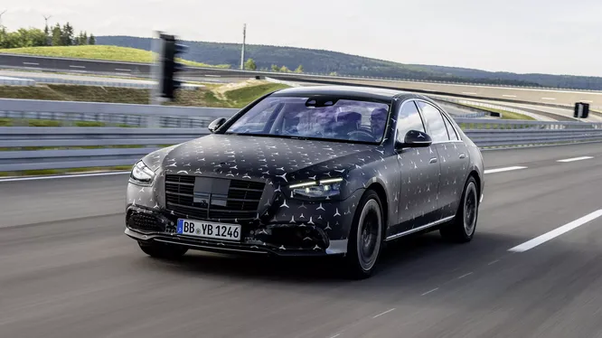 Mercedes Benz S-Class 2021: chiếc xe đầu tiên có túi khí cho hàng ghế sau