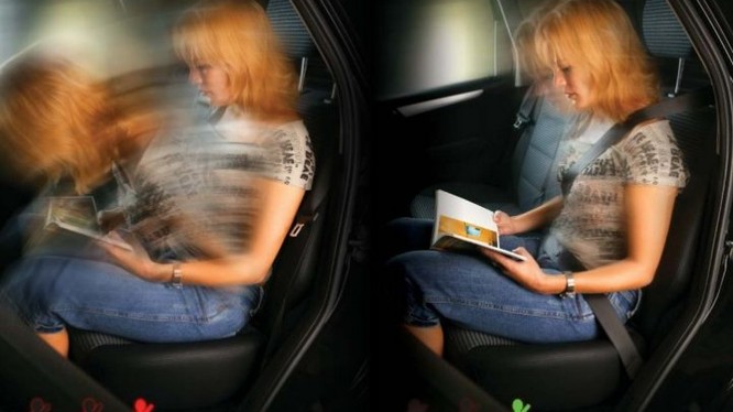 Video: So sánh va chạm người ngồi hàng ghế sau khi có và không có dây an toàn