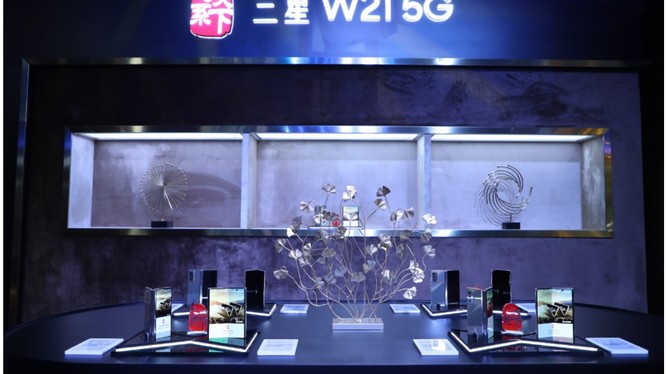 Samsung Galaxy W21 5G phiên bản tinh chỉnh của Galaxy Fold 2 giá bán gần 70 triệu đồng