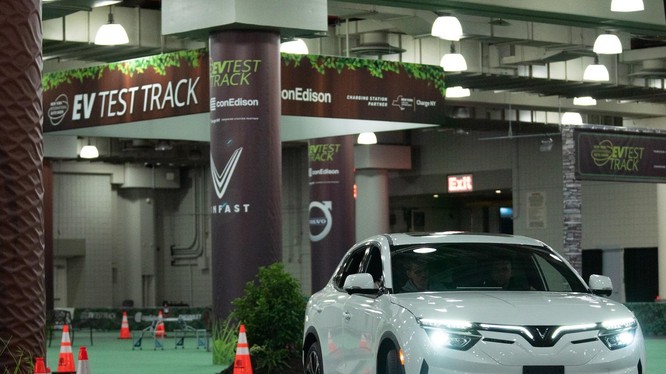 Vinfast công bố giá thuê pin tại thị trường Mỹ và kích hoạt giao dịch NFT