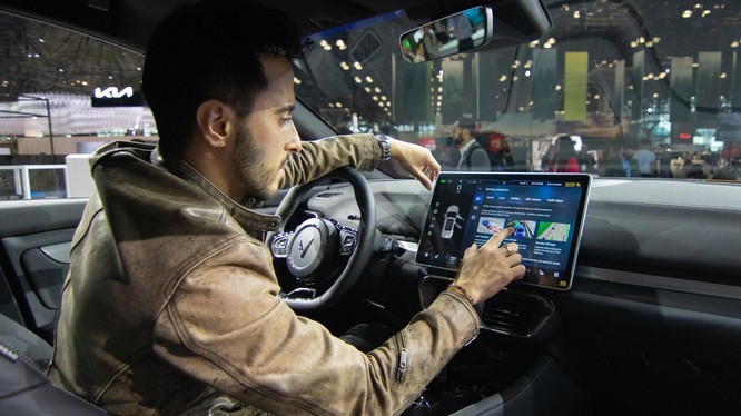 Vinfast hợp tác với Amazon tích hợp trợ lý giọng nói Alexa vào xe điện thông minh