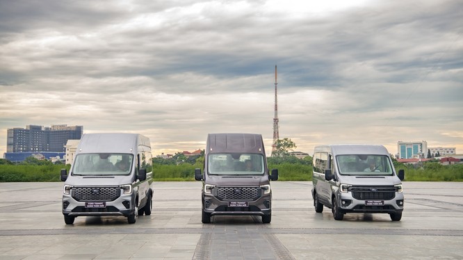 Ford Transit giới thiệu 3 phiên bản mới, có sẵn gói độ Limousine chính hãng