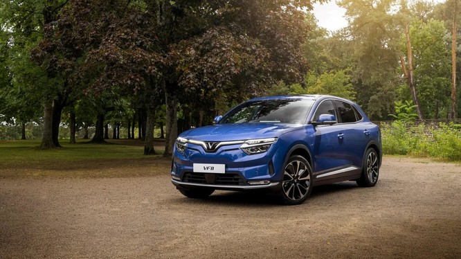 Tỷ phú Phạm Nhật Vượng dừng hoàn toàn dịch vụ taxi bằng xe VinFast VF8