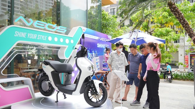 Khi ông lớn xe máy bước vào cuộc chơi xe điện