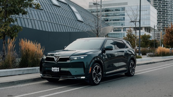 VinFast bàn giao hơn 12.100 ô tô điện trong tháng 3/2025 - Giữ vững vị thế hãng số 1 thị trường Việt Nam