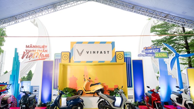 VinFast đạt doanh số kỷ lục 406.453 xe, dẫn đầu thị trường xe máy điện Việt Nam năm 2025