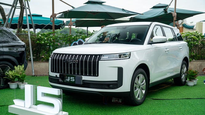 Omoda & Jaecoo Việt Nam công bố giá Jaecoo J5, ưu đãi mở bán từ 499 triệu đồng với hàng loạt ưu đãi hấp dẫn
