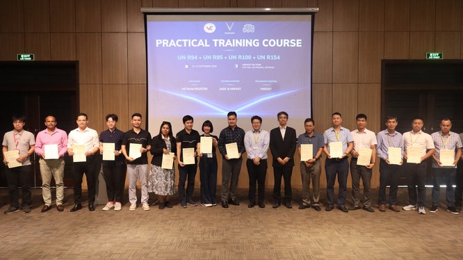 Cục đăng kiểm Việt Nam phối hợp với VinFast tổ chức khóa đào tạo nâng cao năng lực kiểm thử ô tô