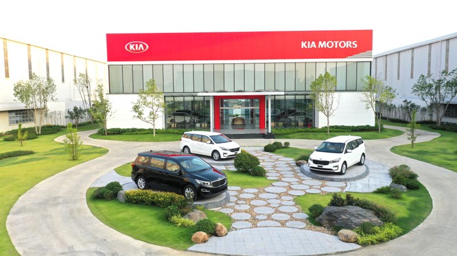 THACO xuất khẩu Kia Sedona sang Thái Lan