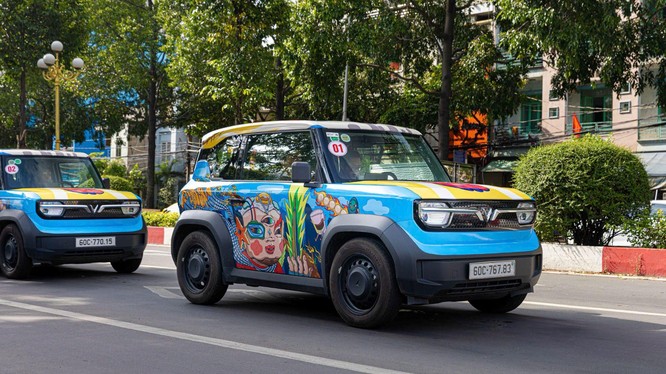 “Các chi tiết nội thất như cửa gió điều hòa được phối màu tạo điểm nhấn, mang lại sự tươi mới và trẻ trung cho khoang lái”, kênh Đường 2 Chiều nhận định.