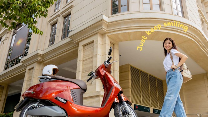 Xe máy điện VinFast được khách hàng ở nhiều lứa tuổi lựa chọn thay thế xe xăng.