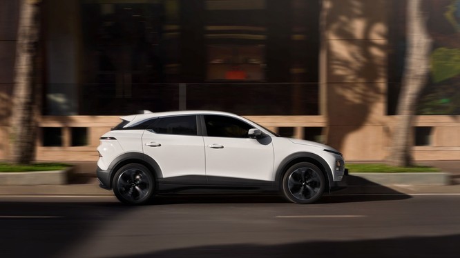 Bán hơn 7.300 xe trong 5 tháng đầu năm, VinFast VF 6 tiếp tục hút khách nhờ loạt ưu đãi khủng