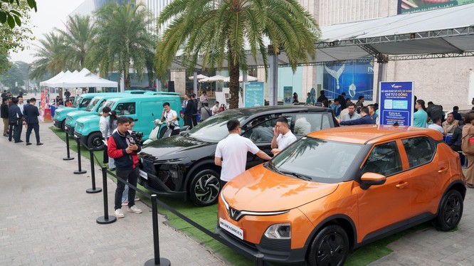 Càng chạy càng lời, tài xế dịch vụ rộng đường tiết kiệm chi phí với xe VinFast Green