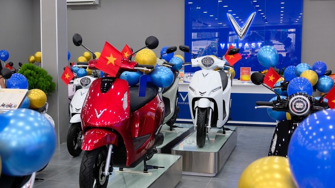 Vinfast đồng loạt khai trương 66 đại lý xe máy điện - Giới thiệu mô hình showroom xe điện cao cấp EV-Zone