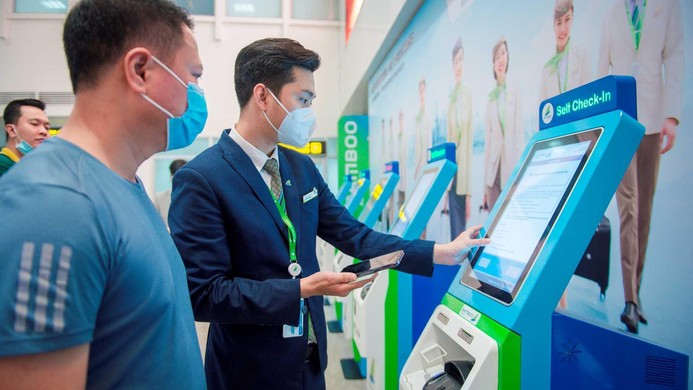 Bamboo Airways triển khai dịch vụ check-in tự động tại kiosk, tăng tốc chuyển đổi số