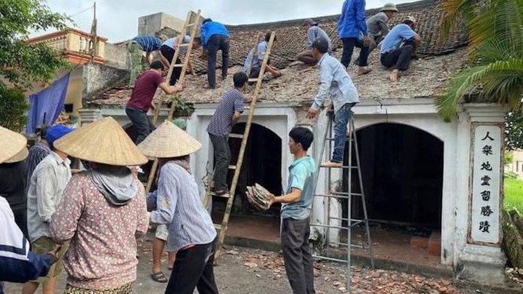 Phát hiện cuốn kinh Di Đà thời Tự Đức dưới chân tượng Phật