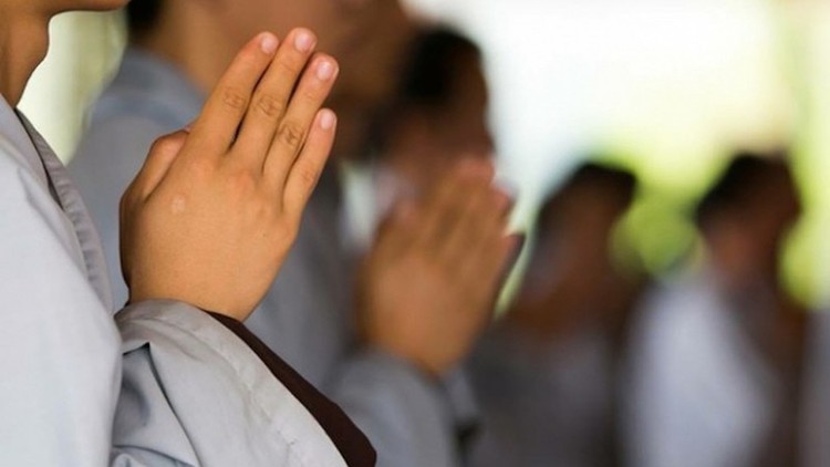 "Tôi mạo muội góp ý các Phật tử chỉ nên vào mạng xã hội để nghe pháp" - ThS.BS Nguyễn Đình Tạo - Ảnh minh họa