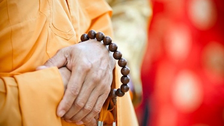 Tràng hạt là một phương tiện trong muôn ngàn phương tiện tu tập của Phật giáo. Trong Phật giáo, mọi hình thức pháp khí hay vật thể đều là những phương tiện.