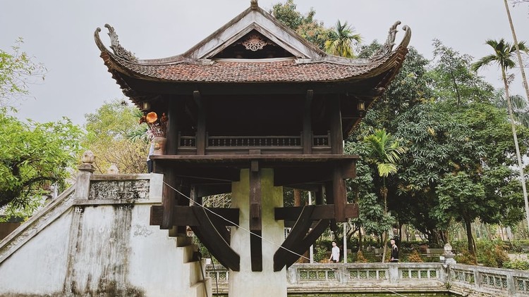 Chiêm ngưỡng ngôi cổ tự nổi tiếng ở Hà Nội, với kiến trúc được ví như 'sen nở trên nước'