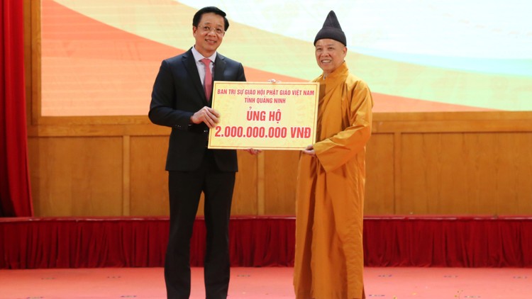 Phật giáo Quảng Ninh ủng hộ 2 tỷ đồng xây nhà đại đoàn kết và cho hộ nghèo