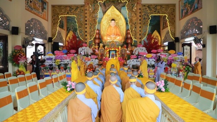 Khóa lễ cung tiến Giác linh.