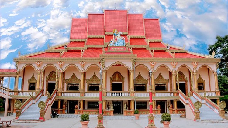 Ngôi chùa có mộ cá voi hơn 10 tấn